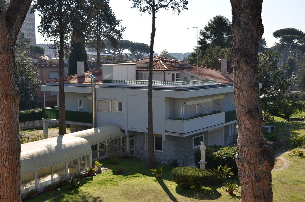 Casa Per Ferie Cardinal G. Guarino Bed and Breakfast Rome Buitenkant foto