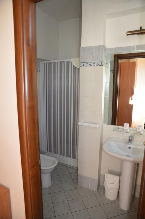 Casa Per Ferie Cardinal G. Guarino Bed and Breakfast Rome Kamer foto