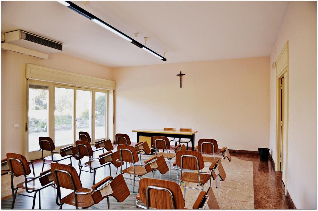 Casa Per Ferie Cardinal G. Guarino Bed and Breakfast Rome Buitenkant foto