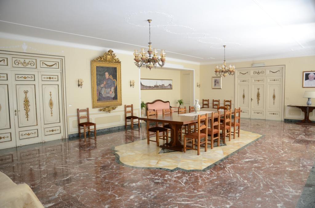 Casa Per Ferie Cardinal G. Guarino Bed and Breakfast Rome Buitenkant foto