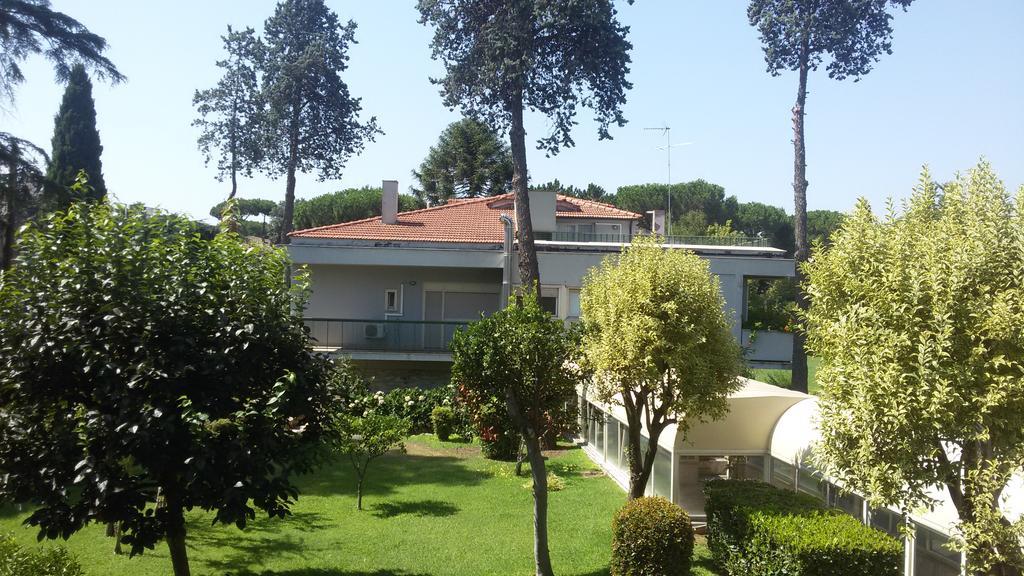 Casa Per Ferie Cardinal G. Guarino Bed and Breakfast Rome Buitenkant foto