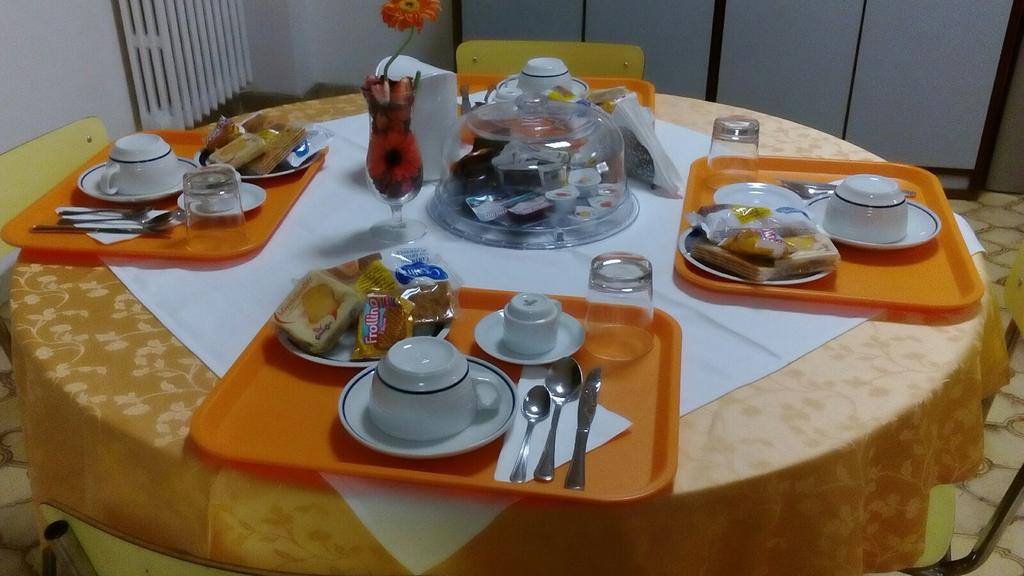 Casa Per Ferie Cardinal G. Guarino Bed and Breakfast Rome Buitenkant foto