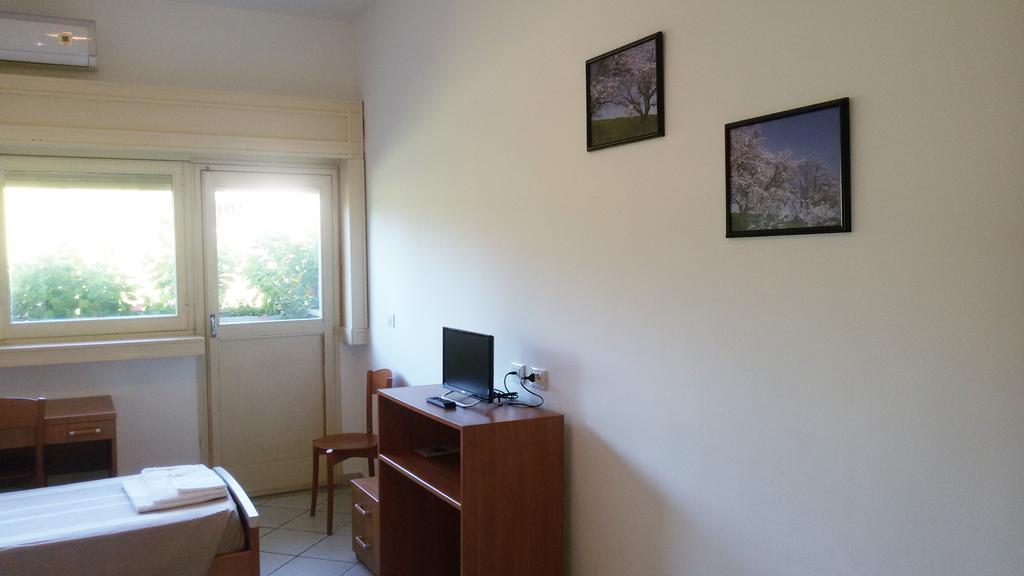 Casa Per Ferie Cardinal G. Guarino Bed and Breakfast Rome Buitenkant foto